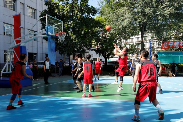 禮贊建黨百年 展現(xiàn)建科風(fēng)采——省建科院第十三屆“奮進(jìn)杯”職工籃球賽開幕(圖2) 禮贊建黨百年 展現(xiàn)建科風(fēng)采——省建科院第十三屆“奮進(jìn)杯”職工籃球賽開幕(圖2)