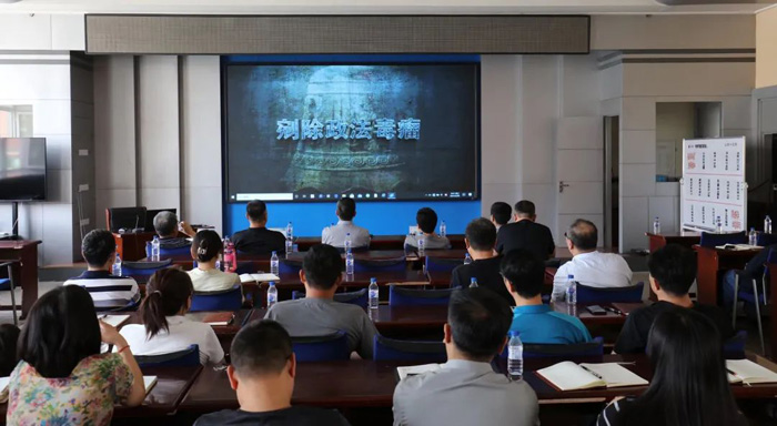 省建設(shè)科研院召開黨風(fēng)廉政警示教育大會(huì)集體觀看警示教育片《警鐘為你長(zhǎng)鳴》(圖2) 省建設(shè)科研院召開黨風(fēng)廉政警示教育大會(huì)集體觀看警示教育片《警鐘為你長(zhǎng)鳴》(圖2)