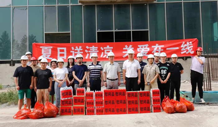 夏日送清涼，關(guān)愛在一線(圖1)